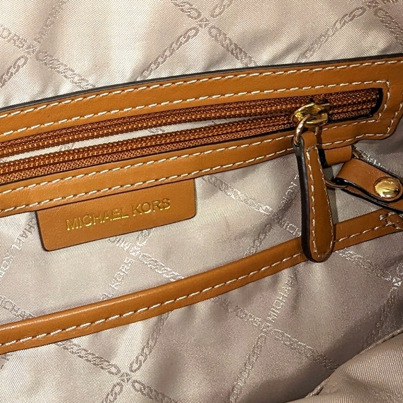 Michael Kors Crosby Pebbled Leather Bag - Every Day Purse - Picture 12 of 15